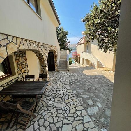 Apartment Victoria Stara Baška Buitenkant foto