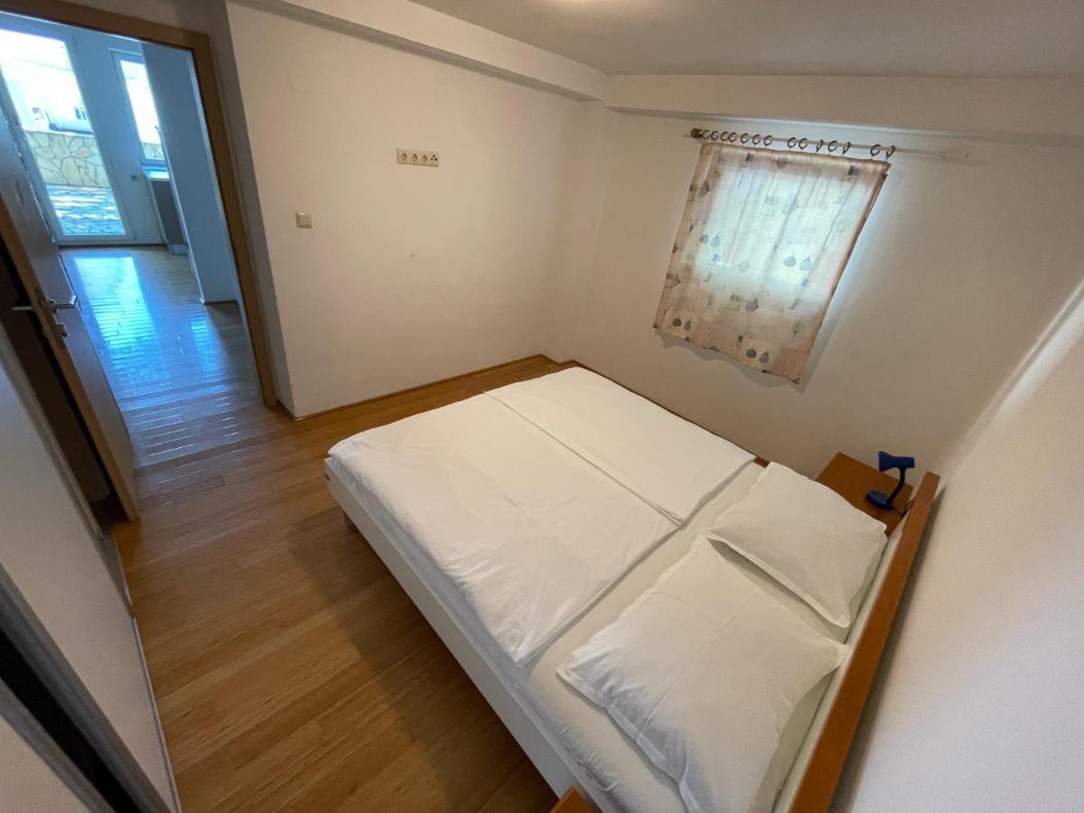 Apartment Victoria Stara Baška Buitenkant foto