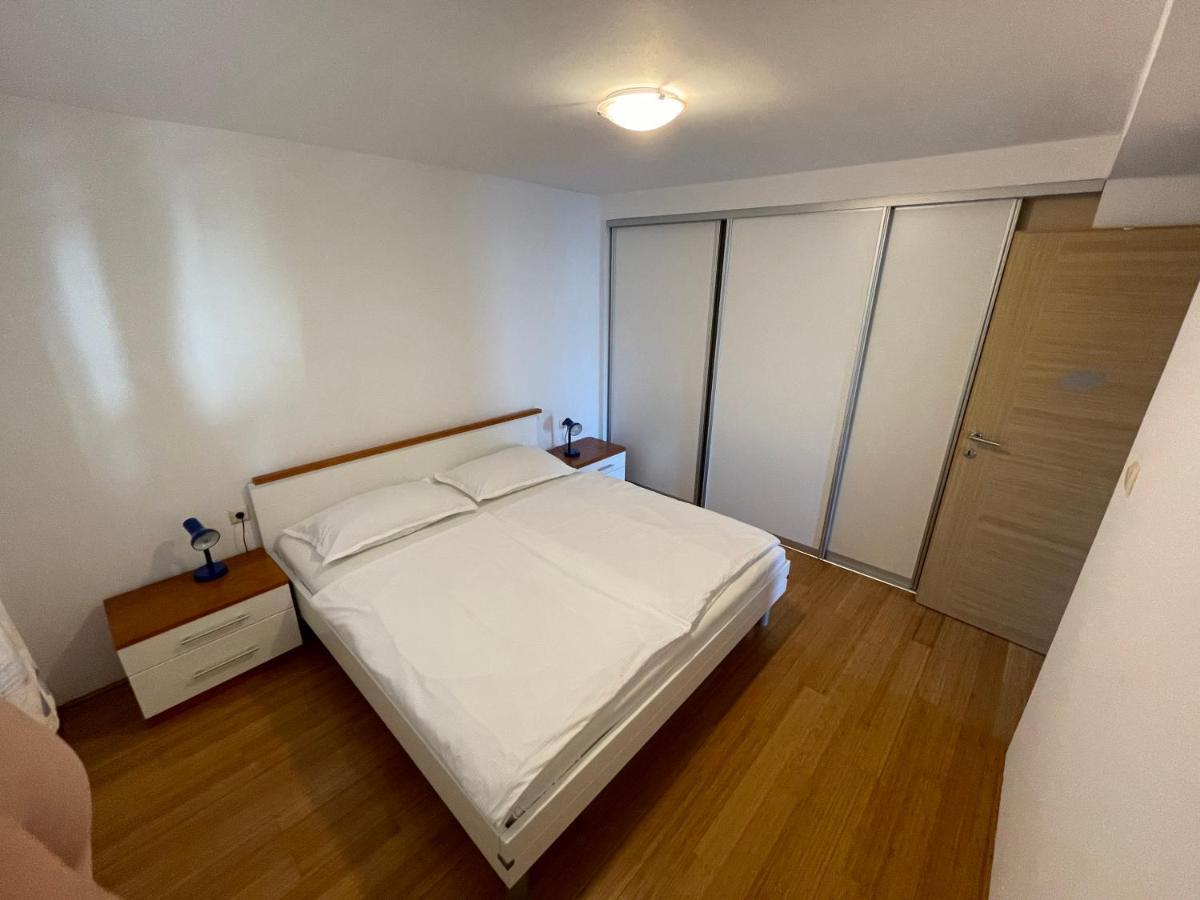 Apartment Victoria Stara Baška Buitenkant foto