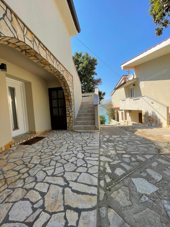 Apartment Victoria Stara Baška Buitenkant foto