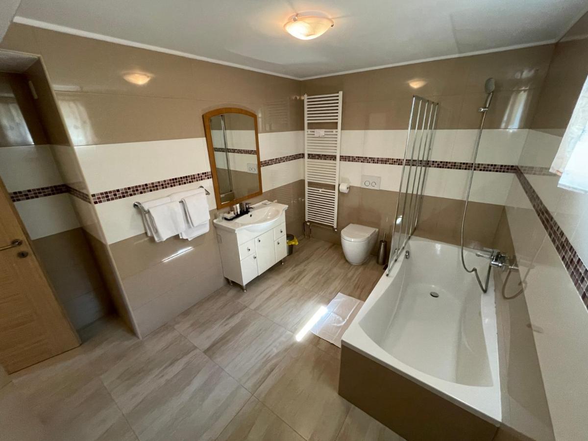 Apartment Victoria Stara Baška Buitenkant foto