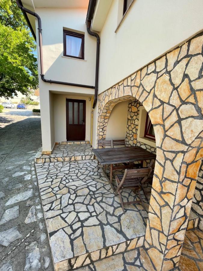 Apartment Victoria Stara Baška Buitenkant foto